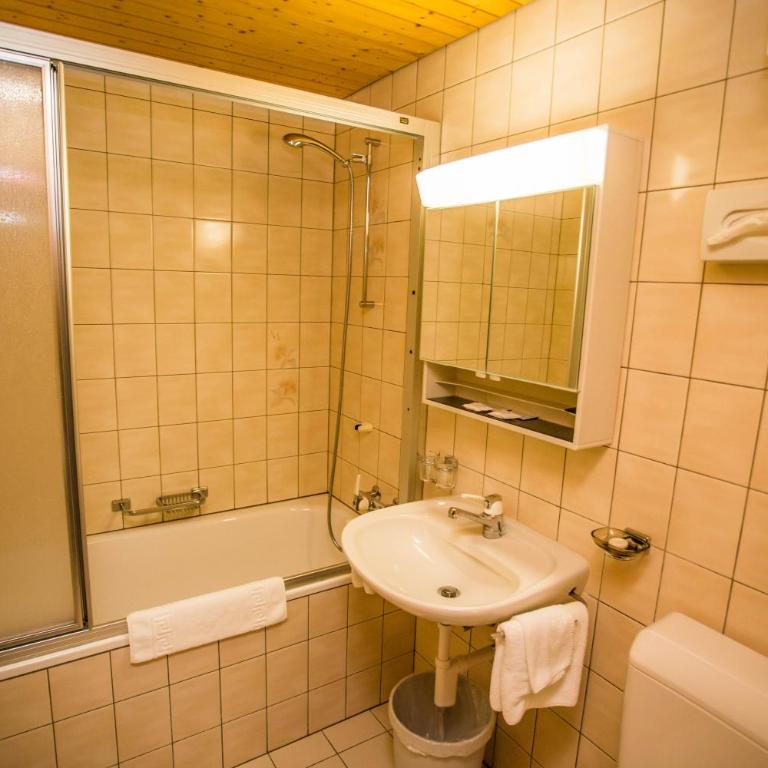 Hotel Derby - Superior Doppelzimmer mit Balkon - 4