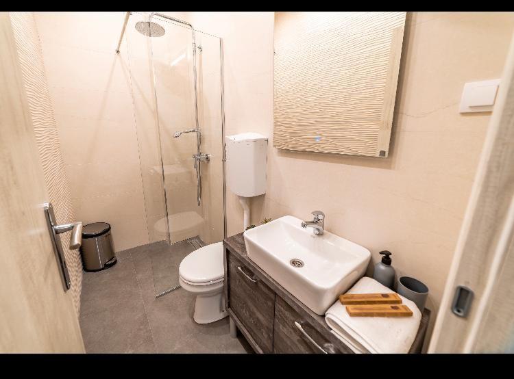 Ivi Place Apartments - Standardna Dvokrevetna Soba sa Bračnim Krevetom - 2