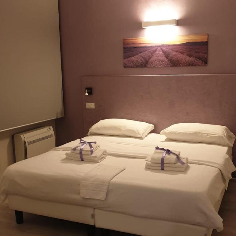Bergamo City - Self Check-in - Camera Matrimoniale Standard con Bagno in Comune - 2
