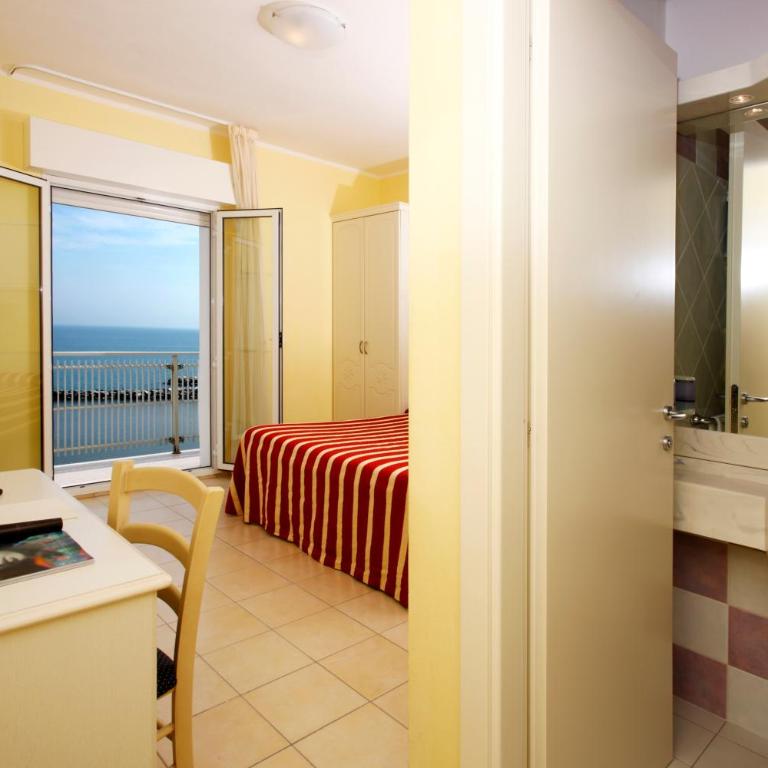 Hotel Baia - Camera Tripla Standard - 2
