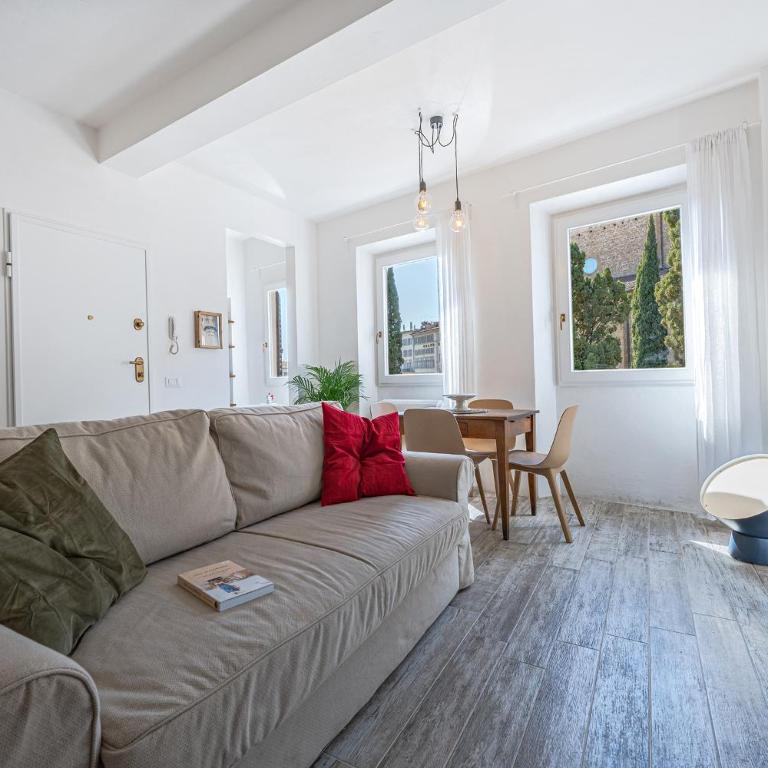 Via Avelli, 4 - Daniela - Florence Charming Apartments - Delightful and bright 3rd-floor apartment without elevator, overlooking one of Florence's most beautiful squares, Exceptionally located for exploring the city - Appartamento con 1 Camera da Letto - 5