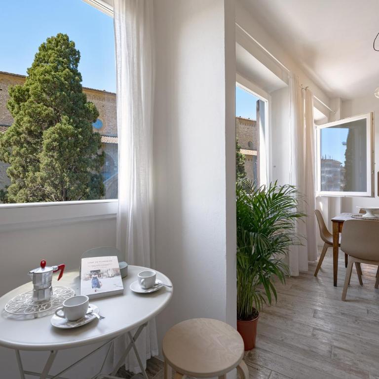 Via Avelli, 4 - Daniela - Florence Charming Apartments - Delightful and bright 3rd-floor apartment without elevator, overlooking one of Florence's most beautiful squares, Exceptionally located for exploring the city - Appartamento con 1 Camera da Letto - 13