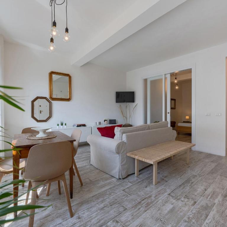 Via Avelli, 4 - Daniela - Florence Charming Apartments - Delightful and bright 3rd-floor apartment without elevator, overlooking one of Florence's most beautiful squares, Exceptionally located for exploring the city - Appartamento con 1 Camera da Letto - 14
