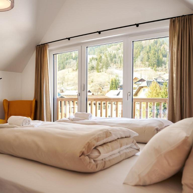 die Tauplitz Lodges - Alm Lodge A13 by AA Holiday Homes - Apartment mit Blick auf die Berge - 1