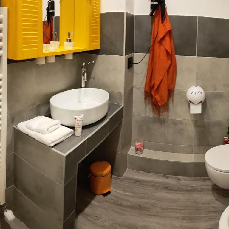 Wagon-lit - Triple Room with Private Bathroom - 8