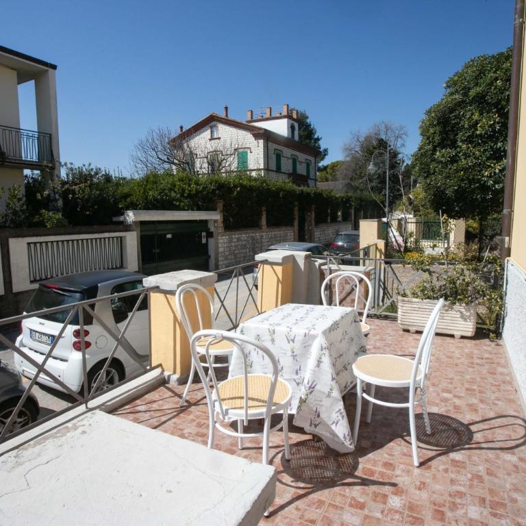 N050 - Numana, trilocale in centro con portico e posto auto - Two-Bedroom Apartment - 2
