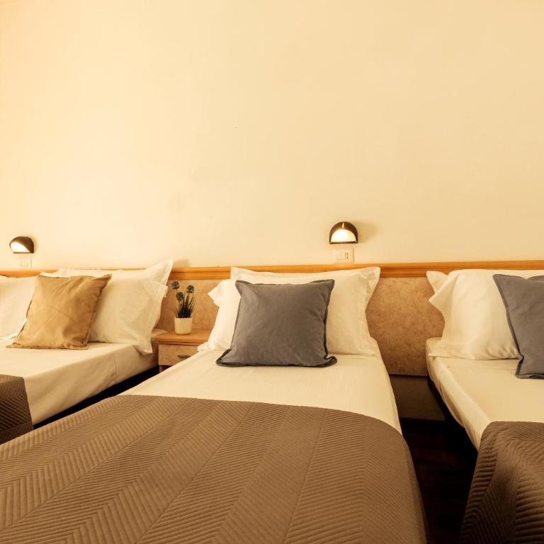 Hotel Oceanic Rimini - Family Hotel - Camera Familiare con Balcone - 9