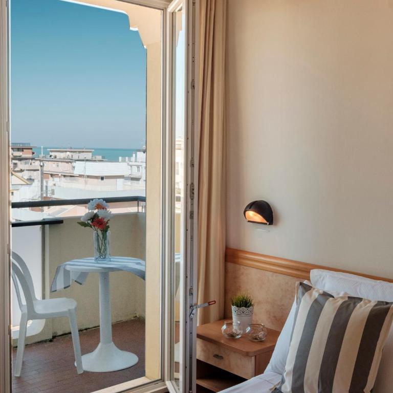 Hotel Oceanic Rimini - Family Hotel - Camera Matrimoniale con Vista Mare - 2