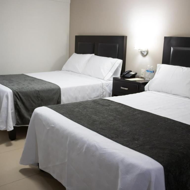 Hotel Las Pergolas - Standard Double Room with Two Double Beds - 1