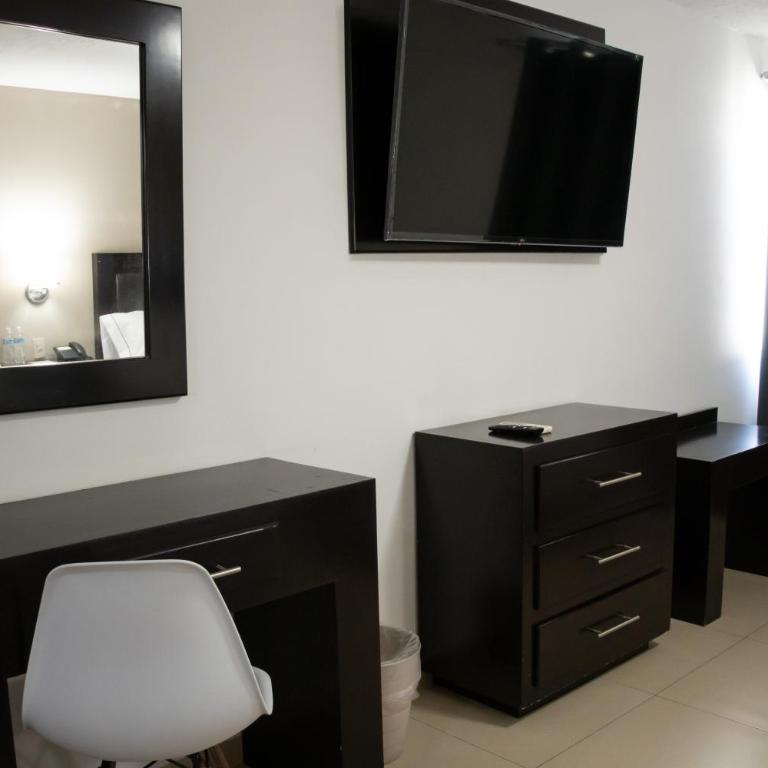 Hotel Las Pergolas - Standard Double Room with Two Double Beds - 2