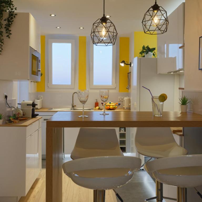 SMILE HÔME-Nid Panoramique VUE WOW ! SPAdéco - LoungeZEN - Terrasse ensoleillée - arrivée autonome - Netflix - emplacement idéal - Lumineux - rénové à neuf - Wifi Fibre - - Appartement 3 Chambres - 32