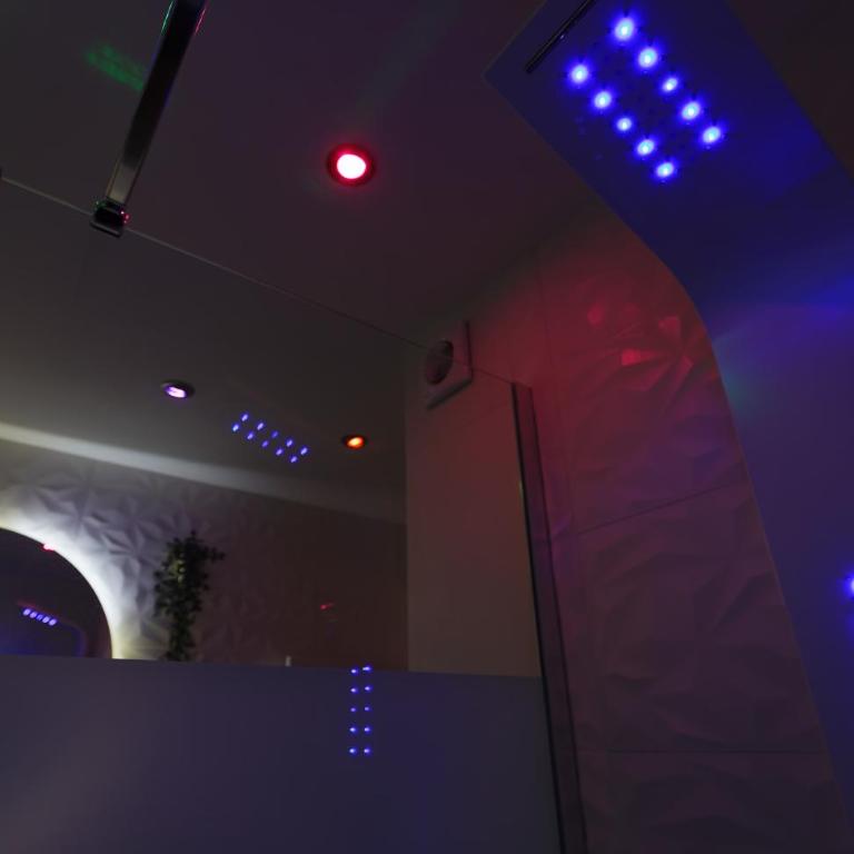 SMILE HÔME-Nid Panoramique VUE WOW ! SPAdéco - LoungeZEN - Terrasse ensoleillée - arrivée autonome - Netflix - emplacement idéal - Lumineux - rénové à neuf - Wifi Fibre - - Appartement 3 Chambres - 28