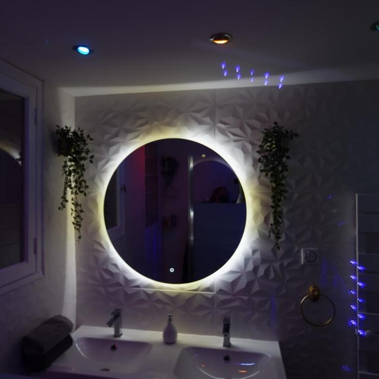 SMILE HÔME-Nid Panoramique VUE WOW ! SPAdéco - LoungeZEN - Terrasse ensoleillée - arrivée autonome - Netflix - emplacement idéal - Lumineux - rénové à neuf - Wifi Fibre - - Appartement 3 Chambres - 22