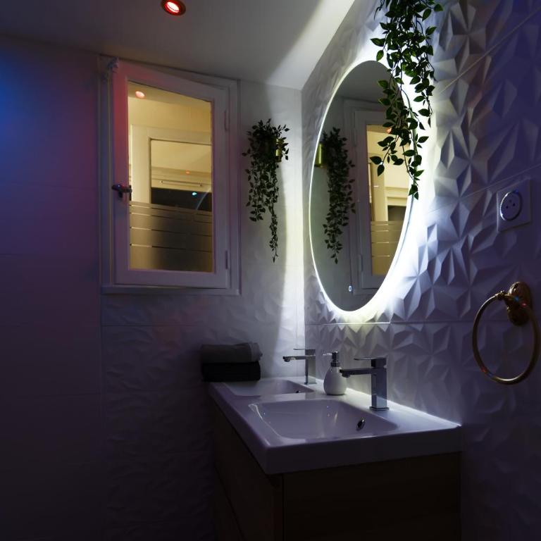 SMILE HÔME-Nid Panoramique VUE WOW ! SPAdéco - LoungeZEN - Terrasse ensoleillée - arrivée autonome - Netflix - emplacement idéal - Lumineux - rénové à neuf - Wifi Fibre - - Appartement 3 Chambres - 5