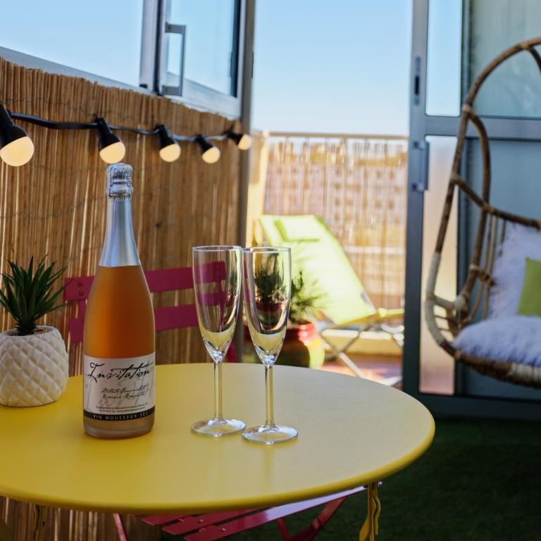 SMILE HÔME-Nid Panoramique VUE WOW ! SPAdéco - LoungeZEN - Terrasse ensoleillée - arrivée autonome - Netflix - emplacement idéal - Lumineux - rénové à neuf - Wifi Fibre - - Appartement 3 Chambres - 8