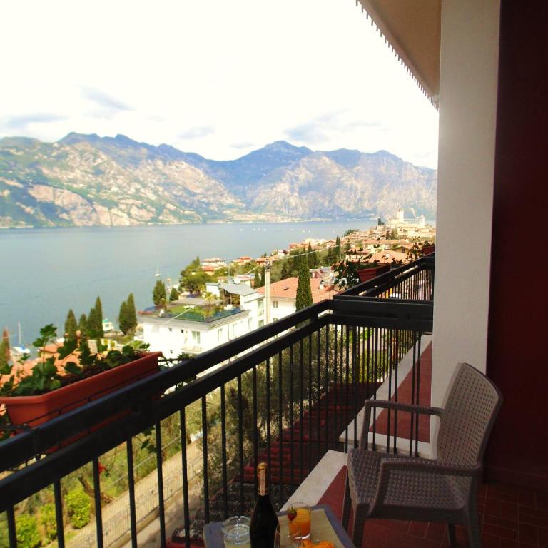 Villa Emma Malcesine - Doppelzimmer mit eigenem externen Bad, Balkon und Seeblick - 9