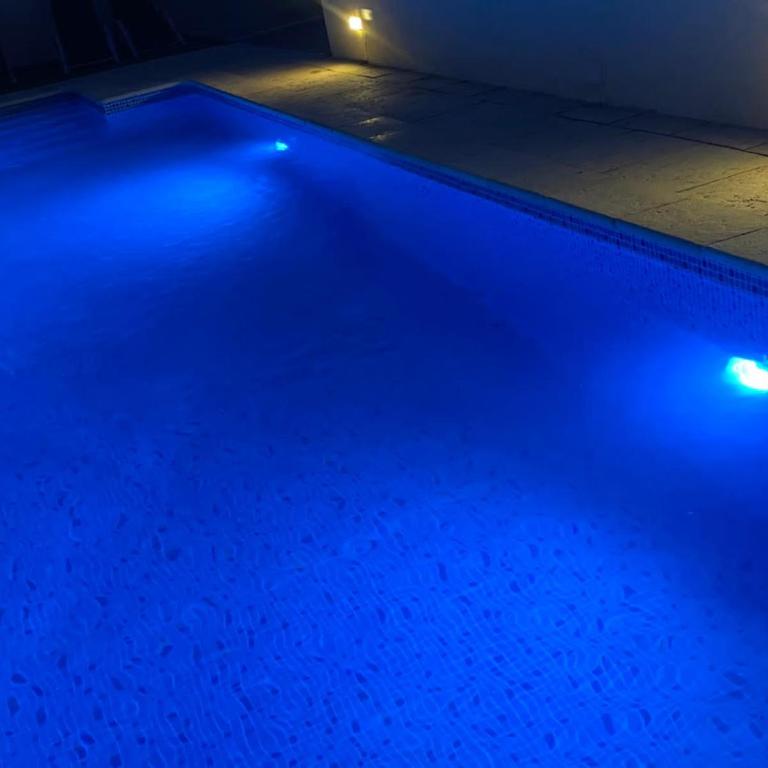Casa con Gran Piscina particular cerca playa - Casa Unifamiliar de 3 dormitorios - 2