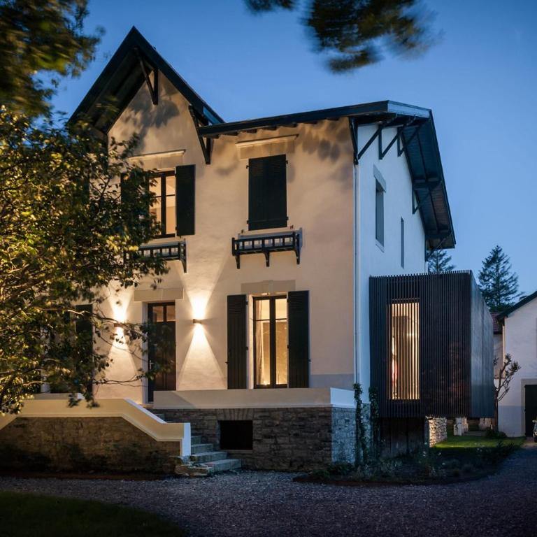 JOY Architect's villa with heated swimming pool and garden in Biarritz - Villa - 33
