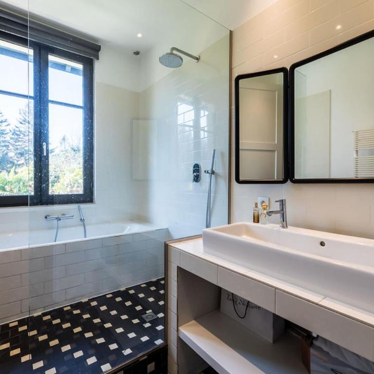 JOY Architect's villa with heated swimming pool and garden in Biarritz - Villa - 24
