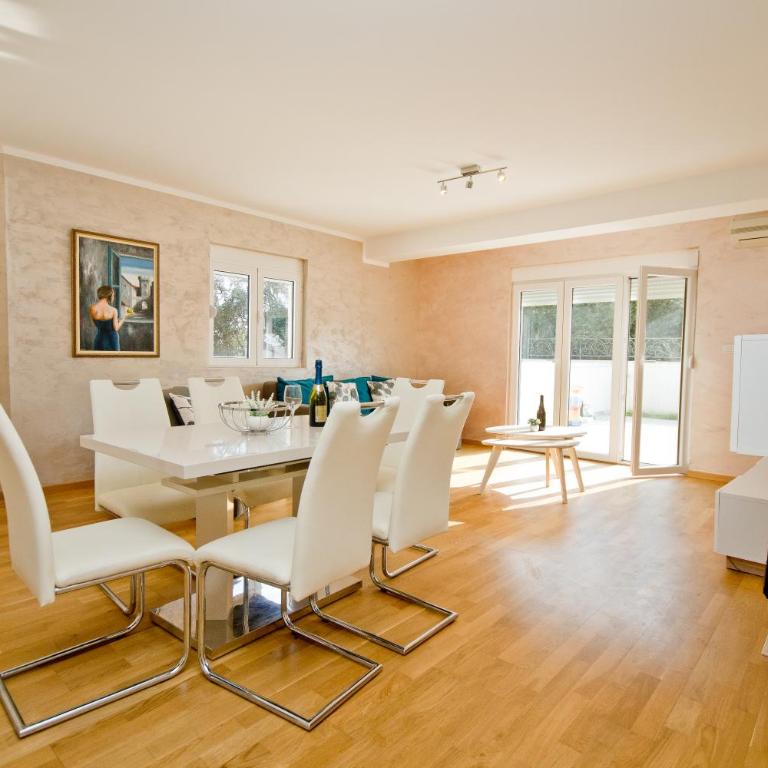 Lux Apartment "Lea" - Two-Bedroom Apartment - 2