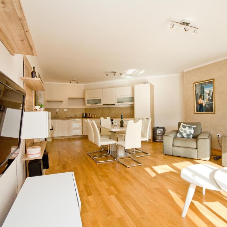 Lux Apartment "Lea" - Two-Bedroom Apartment - 13
