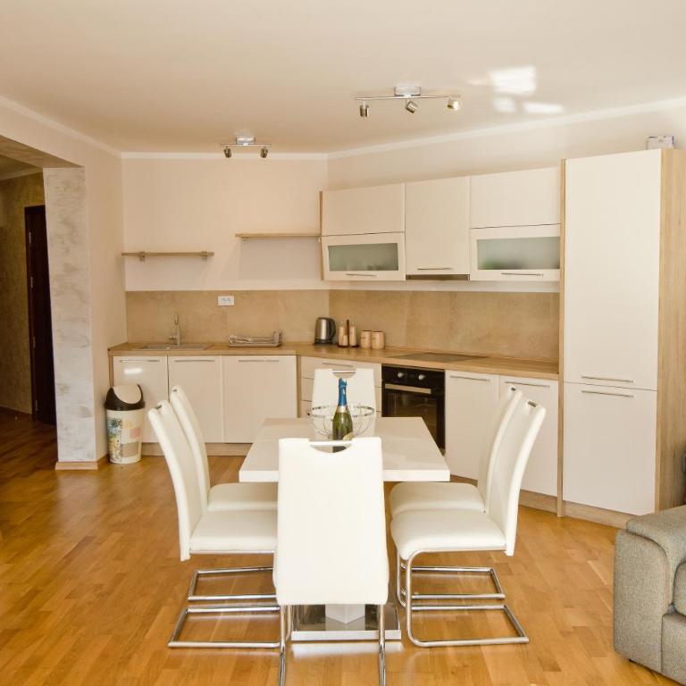 Lux Apartment "Lea" - Two-Bedroom Apartment - 10