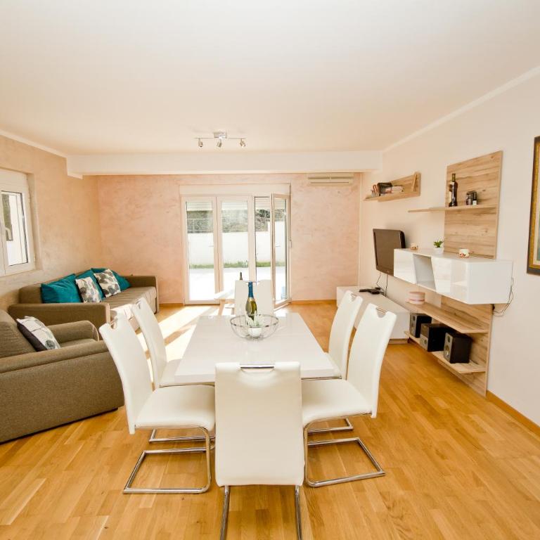 Lux Apartment "Lea" - Two-Bedroom Apartment - 9