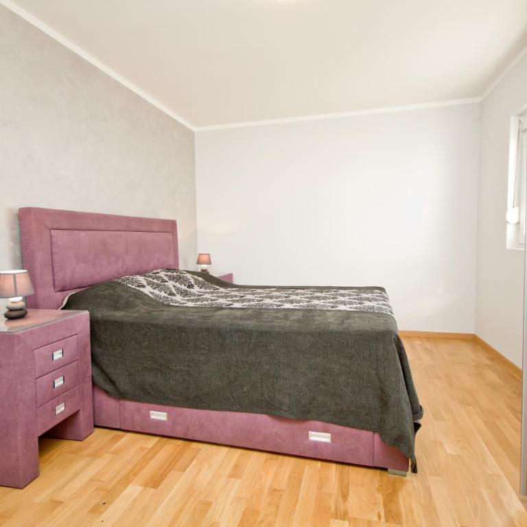 Lux Apartment "Lea" - Two-Bedroom Apartment - 40