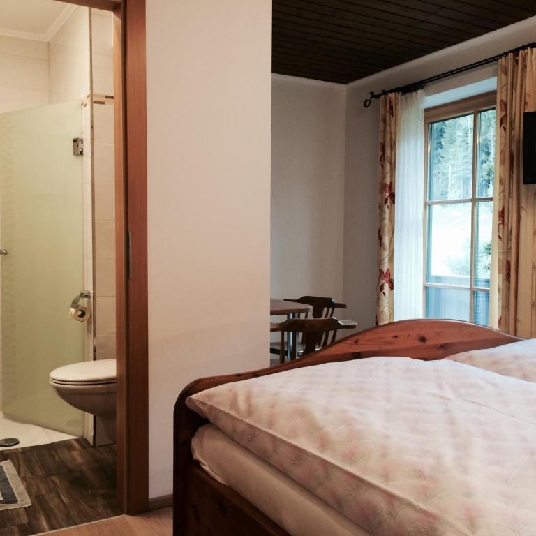 Haus Lisa - Doppelzimmer mit Bergblick - 11