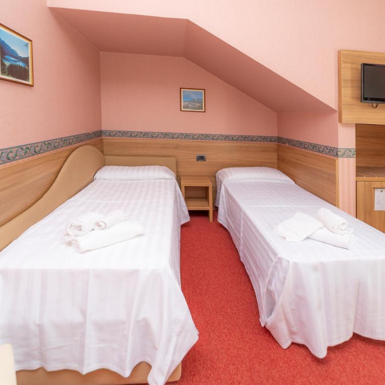 Hotel Della Torre - Camera Familiare (2 Adulti + 2 Bambini) - 8