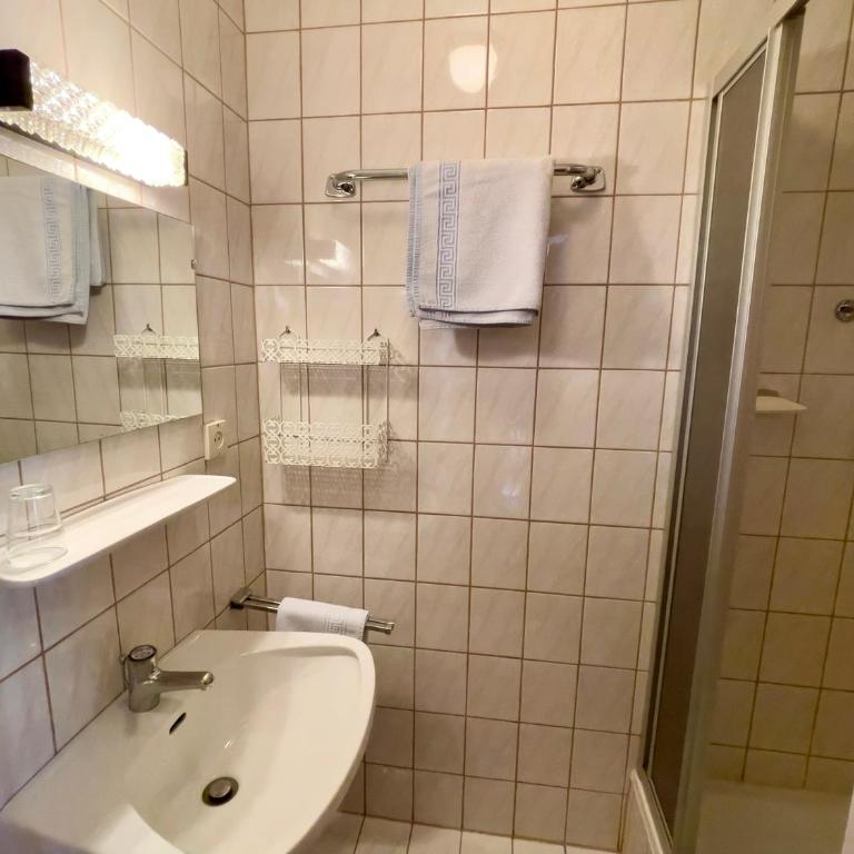 Gasthof Scherer - Einzelzimmer mit Dusche - 2