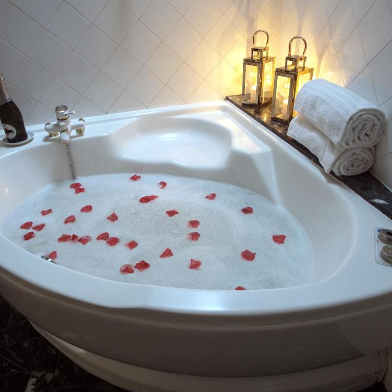 Residenza Kastrum - Suite Deluxe con Vasca Idromassaggio - 10