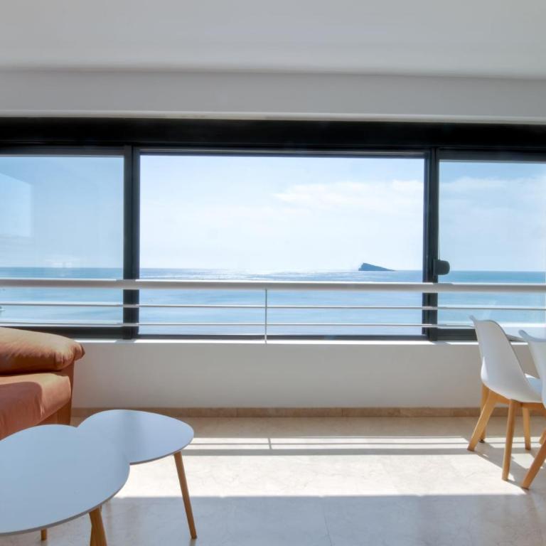 Luminoso Apartamento en Primera Línea de Playa - Two-Bedroom Apartment - 1
