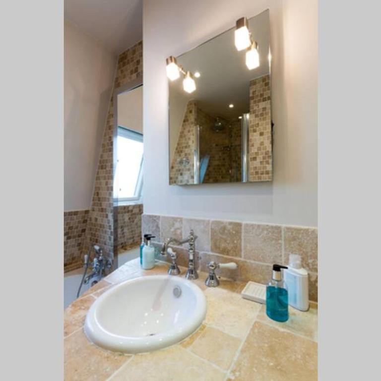 CHABLIS 27 avenue de la Bourdonnais 75007 - Appartement 1 Chambre - 25
