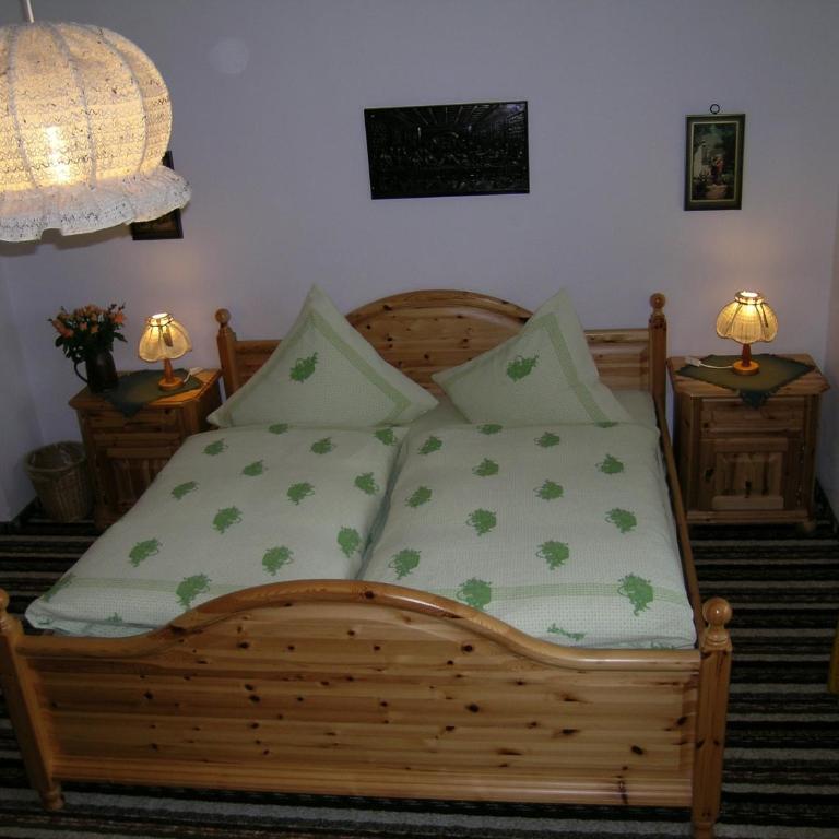Gästehaus Schwaiger - Standard Doppelzimmer mit Gemeinschaftsbad - 1