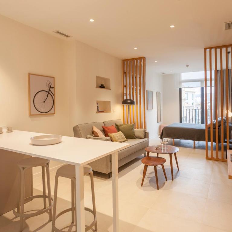 Apartamentos Málaga Premium - Calle Granada - Estudio con vistas a la ciudad - 1