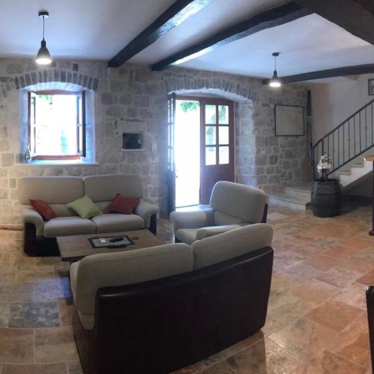 Stone House 264 Beachfront Villa with Private Beach - Villa - 14