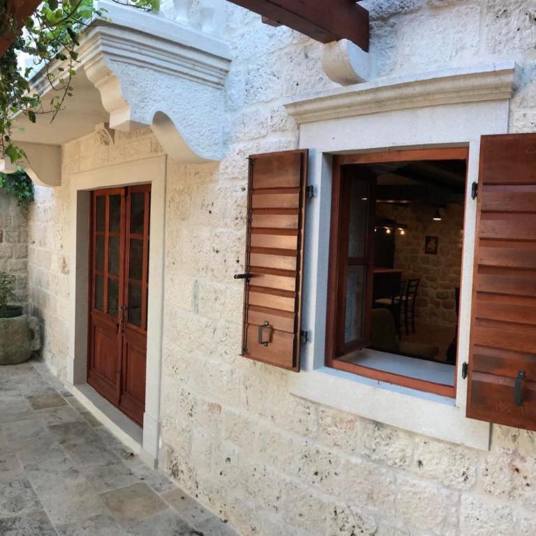 Stone House 264 Beachfront Villa with Private Beach - Villa - 10