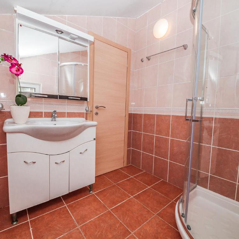 Apartments Batricevic - Two-Bedroom Apartment with Sofa Bed (5 Adults) - 7