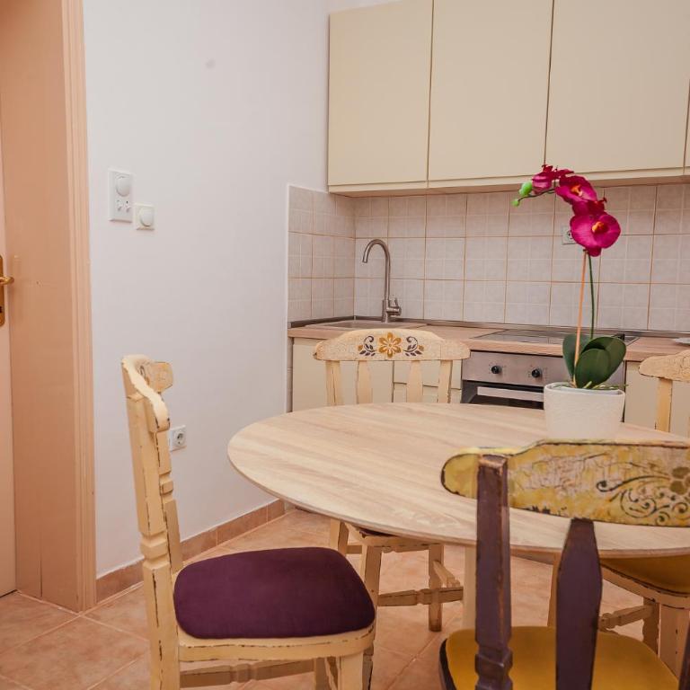 Apartments Batricevic - Two-Bedroom Apartment with Sofa Bed (5 Adults) - 10