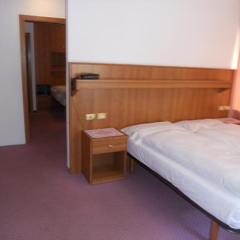Albergo Alpino - Camera Familiare con Bagno in Comune - 1