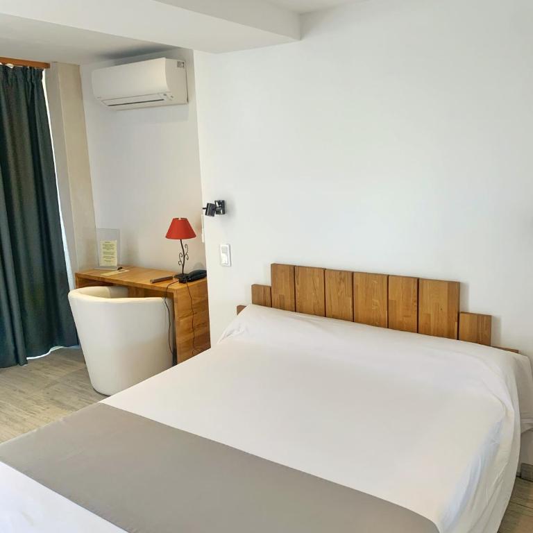Hôtel Beau Soleil - Chambre Lit King-Size - Vue sur Piscine - 8