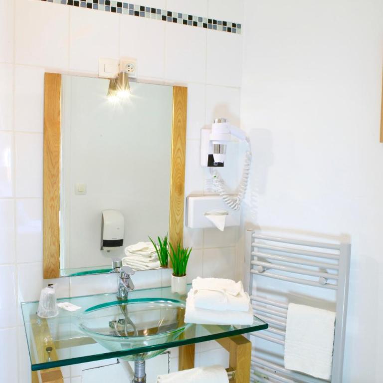 Logis Hôtels- Hôtel Marguerite d'Anjou Angers château - Chambre Double Classique - Vue sur Château - 5
