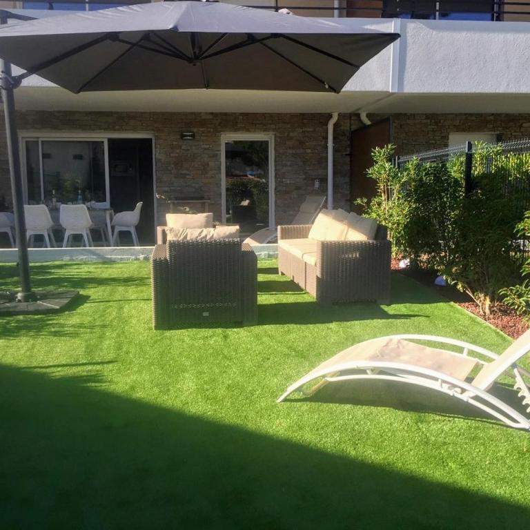 Moderne T2 avec garage ,très calme avec jardin privé et piscine, à 400m du centre ville et des plages, WIFI remise supplémentaire de 10 pourcent pour une location à la semaine - Appartement 1 Chambre - 4