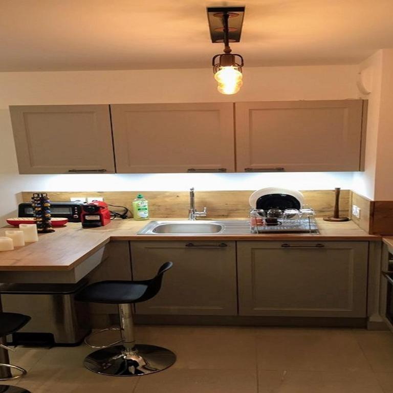 Moderne T2 avec garage ,très calme avec jardin privé et piscine, à 400m du centre ville et des plages, WIFI remise supplémentaire de 10 pourcent pour une location à la semaine - Appartement 1 Chambre - 11