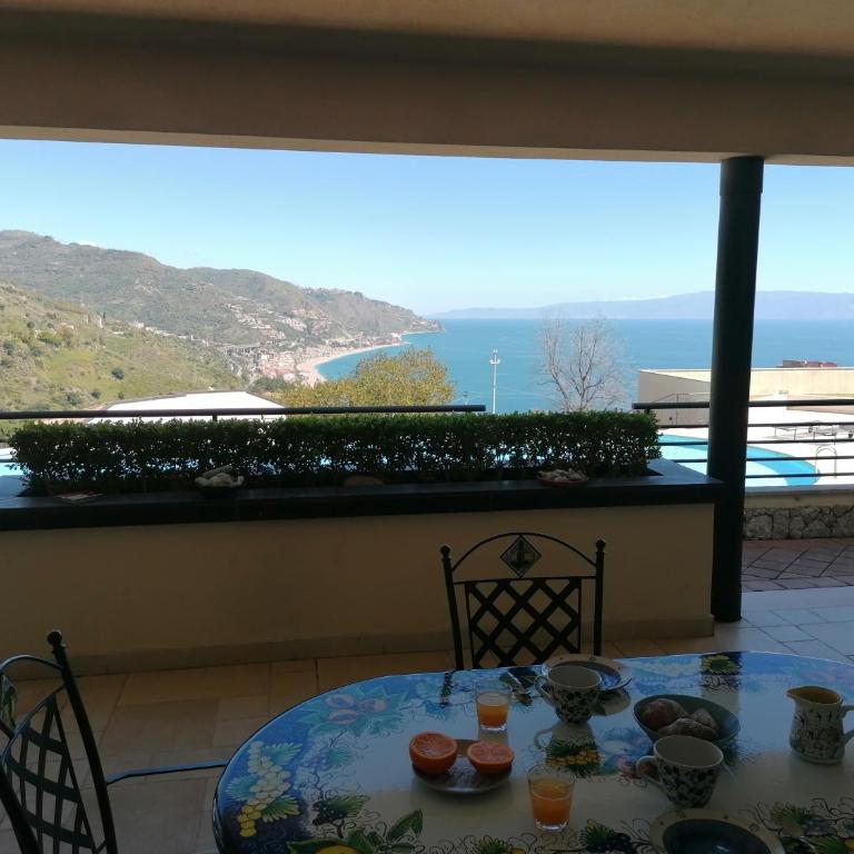 Taormina Casa Althea & Elite Apartments - Taormina Holidays - Three-Bedroom Apartment with Terrace (6 Adults) - 4