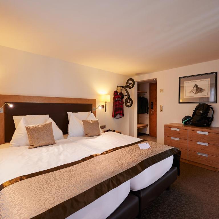Hotel AMBiANCE - Standard Double Room with Matterhorn Balcony View - 1