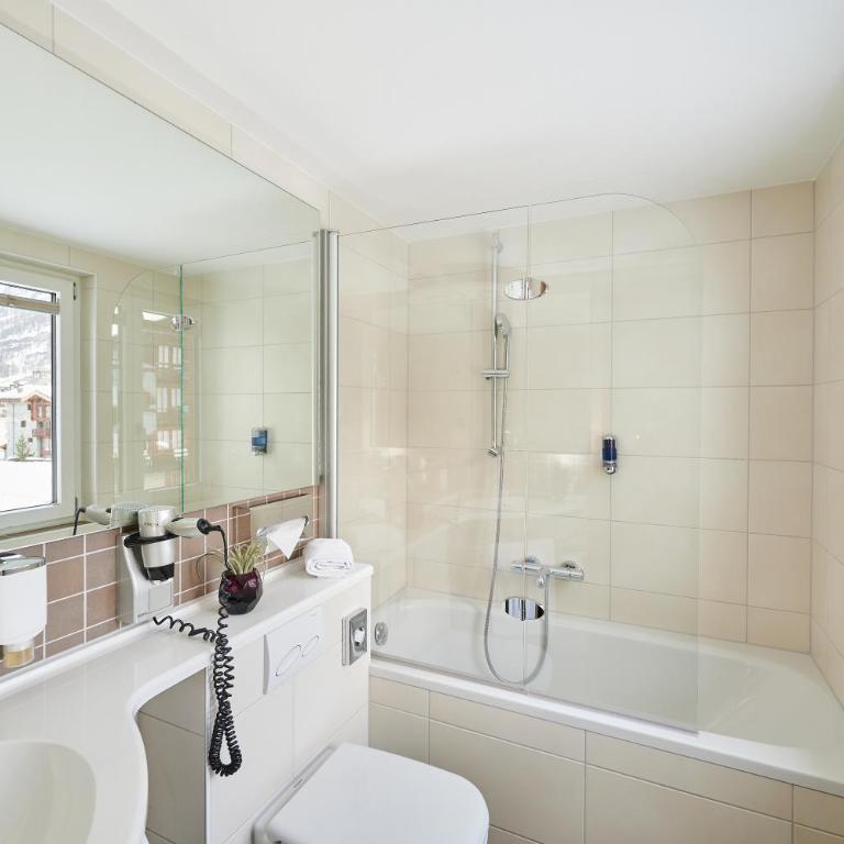 Hotel AMBiANCE - Standard Double Room with Matterhorn Balcony View - 3