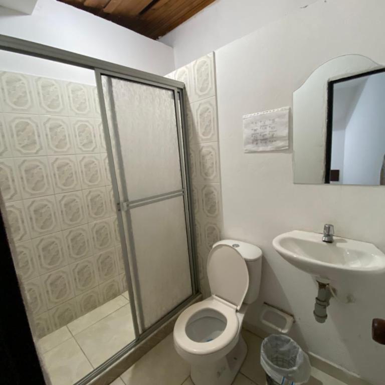 Hotel Policarpa - Habitación Doble con baño privado - 5