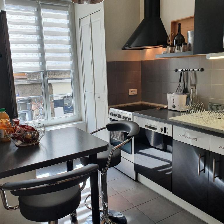GRAND T3 70m2 ,COSY TOUT CONFORT ,2 CHAMBRES, 6 PERSONNES ,PARKING PRIVÉ SÉCURISÉ - Appartement 2 Chambres - 11